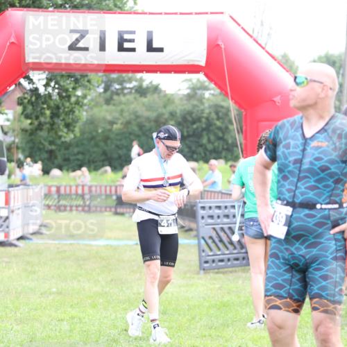21.06.2026 - 29. Vierlanden-Triathlon Andreas Tolksdorf http://msf.ph/oto/9881759 21.06.2026 11:21:41 Ziel  meine-sportfotos.de