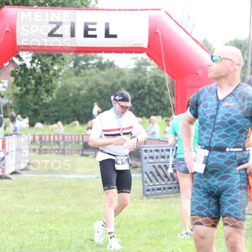 21.06.2026 - 29. Vierlanden-Triathlon Andreas Tolksdorf http://msf.ph/oto/9881766 21.06.2026 11:21:41 Ziel  meine-sportfotos.de