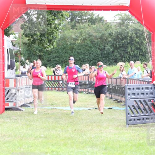 21.06.2026 - 29. Vierlanden-Triathlon Andreas Tolksdorf http://msf.ph/oto/9881944 21.06.2026 11:22:05 Ziel 417, 445, 620, 417, 445, 620 meine-sportfotos.de