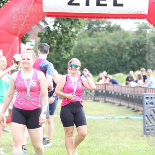 21.06.2026 - 29. Vierlanden-Triathlon Andreas Tolksdorf http://msf.ph/oto/9881994 21.06.2026 11:22:14 Ziel 417, 445, 417, 445 meine-sportfotos.de