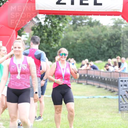21.06.2026 - 29. Vierlanden-Triathlon Andreas Tolksdorf http://msf.ph/oto/9882012 21.06.2026 11:22:14 Ziel 417, 445, 417, 445 meine-sportfotos.de