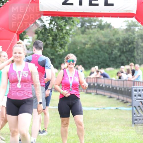 21.06.2026 - 29. Vierlanden-Triathlon Andreas Tolksdorf http://msf.ph/oto/9882017 21.06.2026 11:22:14 Ziel 417, 445, 417, 445 meine-sportfotos.de