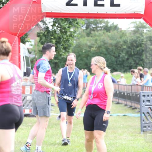 21.06.2026 - 29. Vierlanden-Triathlon Andreas Tolksdorf http://msf.ph/oto/9882024 21.06.2026 11:22:15 Ziel 417, 417 meine-sportfotos.de
