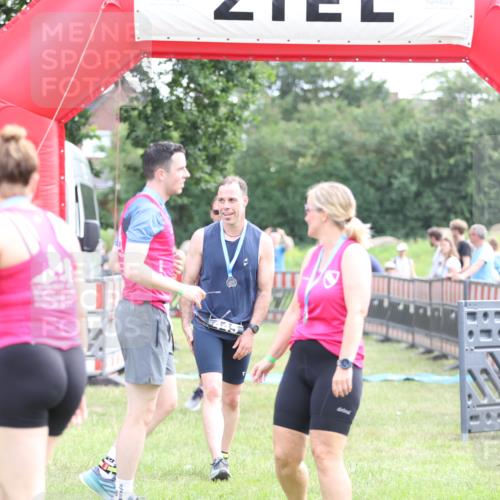 21.06.2026 - 29. Vierlanden-Triathlon Andreas Tolksdorf http://msf.ph/oto/9882040 21.06.2026 11:22:16 Ziel 220, 417, 220, 417 meine-sportfotos.de