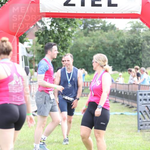 21.06.2026 - 29. Vierlanden-Triathlon Andreas Tolksdorf http://msf.ph/oto/9882056 21.06.2026 11:22:16 Ziel 220, 417, 220, 417 meine-sportfotos.de