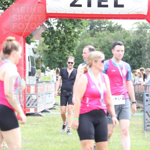 21.06.2026 - 29. Vierlanden-Triathlon Andreas Tolksdorf http://msf.ph/oto/9882104 21.06.2026 11:22:17 Ziel 220, 417, 220, 417 meine-sportfotos.de