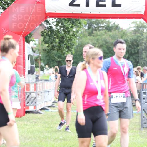 21.06.2026 - 29. Vierlanden-Triathlon Andreas Tolksdorf http://msf.ph/oto/9882119 21.06.2026 11:22:18 Ziel 220, 417, 220, 417 meine-sportfotos.de