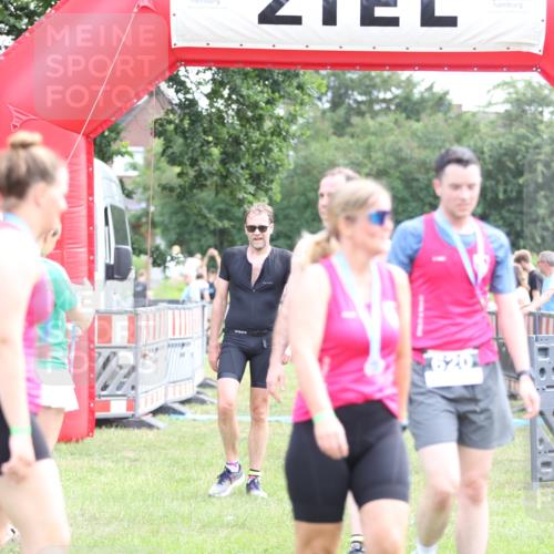 21.06.2026 - 29. Vierlanden-Triathlon Andreas Tolksdorf http://msf.ph/oto/9882125 21.06.2026 11:22:18 Ziel 220, 417, 220, 417 meine-sportfotos.de