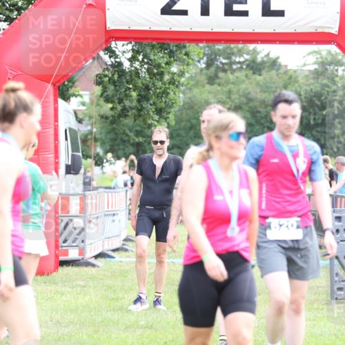 21.06.2026 - 29. Vierlanden-Triathlon Andreas Tolksdorf http://msf.ph/oto/9882130 21.06.2026 11:22:18 Ziel 220, 417, 220, 417 meine-sportfotos.de