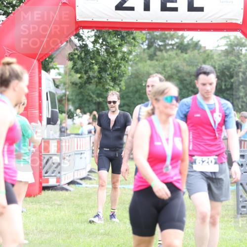 21.06.2026 - 29. Vierlanden-Triathlon Andreas Tolksdorf http://msf.ph/oto/9882136 21.06.2026 11:22:18 Ziel 220, 417, 220, 417 meine-sportfotos.de