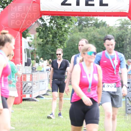 21.06.2026 - 29. Vierlanden-Triathlon Andreas Tolksdorf http://msf.ph/oto/9882145 21.06.2026 11:22:18 Ziel 220, 417, 220, 417 meine-sportfotos.de