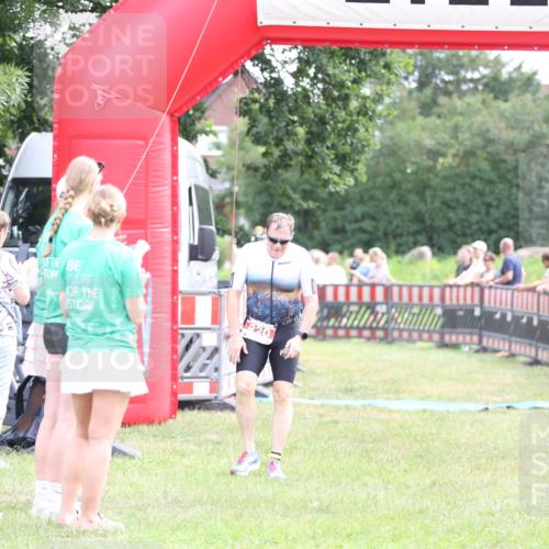21.06.2026 - 29. Vierlanden-Triathlon Andreas Tolksdorf http://msf.ph/oto/9882176 21.06.2026 11:22:30 Ziel 220, 220 meine-sportfotos.de