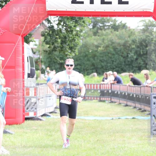 21.06.2026 - 29. Vierlanden-Triathlon Andreas Tolksdorf http://msf.ph/oto/9882215 21.06.2026 11:22:37 Ziel  meine-sportfotos.de