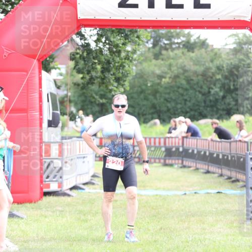 21.06.2026 - 29. Vierlanden-Triathlon Andreas Tolksdorf http://msf.ph/oto/9882263 21.06.2026 11:22:37 Ziel  meine-sportfotos.de