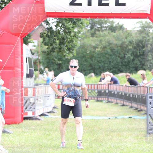21.06.2026 - 29. Vierlanden-Triathlon Andreas Tolksdorf http://msf.ph/oto/9882276 21.06.2026 11:22:37 Ziel  meine-sportfotos.de