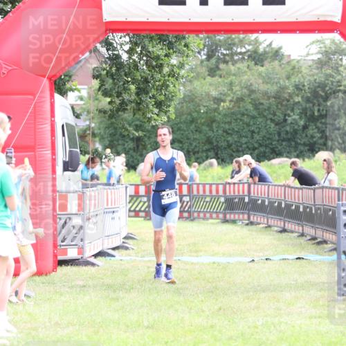21.06.2026 - 29. Vierlanden-Triathlon Andreas Tolksdorf http://msf.ph/oto/9882295 21.06.2026 11:22:50 Ziel 448, 448 meine-sportfotos.de