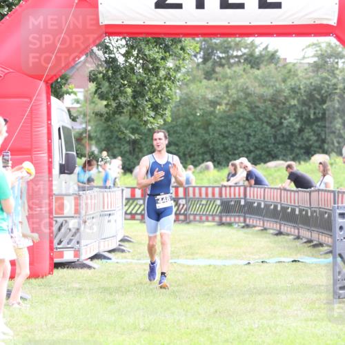21.06.2026 - 29. Vierlanden-Triathlon Andreas Tolksdorf http://msf.ph/oto/9882303 21.06.2026 11:22:50 Ziel 448, 448 meine-sportfotos.de