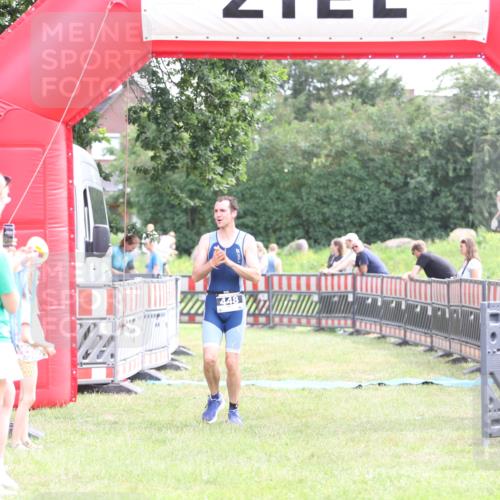21.06.2026 - 29. Vierlanden-Triathlon Andreas Tolksdorf http://msf.ph/oto/9882321 21.06.2026 11:22:50 Ziel 448, 448 meine-sportfotos.de