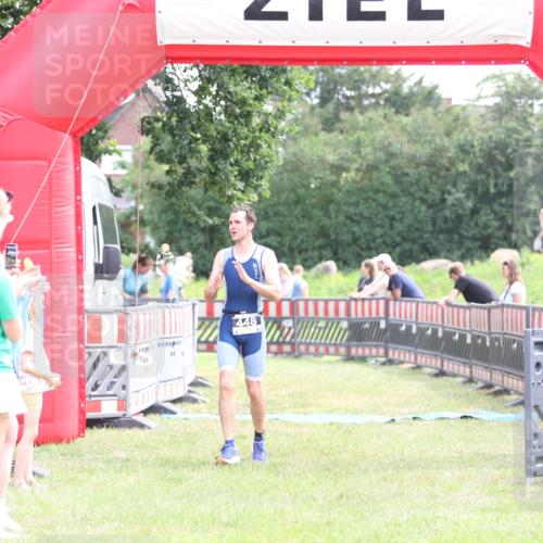 21.06.2026 - 29. Vierlanden-Triathlon Andreas Tolksdorf http://msf.ph/oto/9882330 21.06.2026 11:22:50 Ziel 448, 448 meine-sportfotos.de