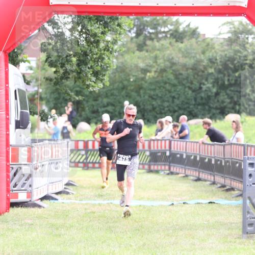 21.06.2026 - 29. Vierlanden-Triathlon Andreas Tolksdorf http://msf.ph/oto/9882384 21.06.2026 11:23:04 Ziel 443, 471, 475, 443, 471, 475 meine-sportfotos.de
