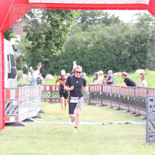 21.06.2026 - 29. Vierlanden-Triathlon Andreas Tolksdorf http://msf.ph/oto/9882390 21.06.2026 11:23:04 Ziel 443, 471, 475, 443, 471, 475 meine-sportfotos.de