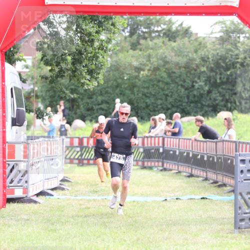 21.06.2026 - 29. Vierlanden-Triathlon Andreas Tolksdorf http://msf.ph/oto/9882397 21.06.2026 11:23:04 Ziel 443, 471, 475, 443, 471, 475 meine-sportfotos.de