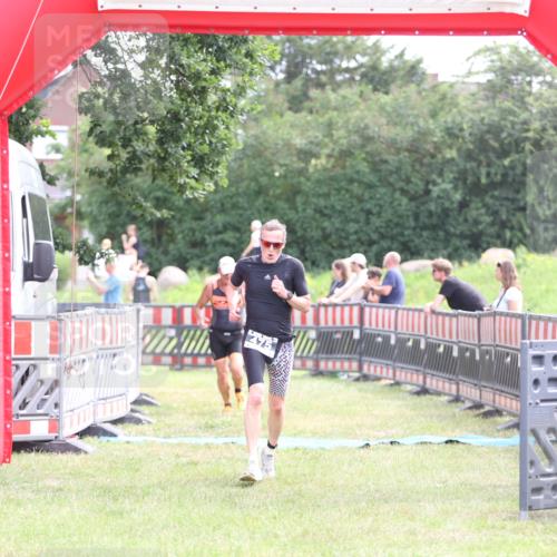 21.06.2026 - 29. Vierlanden-Triathlon Andreas Tolksdorf http://msf.ph/oto/9882404 21.06.2026 11:23:04 Ziel 443, 471, 475, 443, 471, 475 meine-sportfotos.de