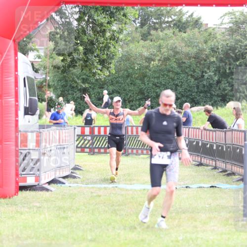 21.06.2026 - 29. Vierlanden-Triathlon Andreas Tolksdorf http://msf.ph/oto/9882420 21.06.2026 11:23:06 Ziel 443, 471, 475, 443, 471, 475 meine-sportfotos.de