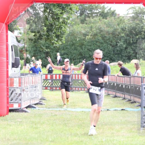 21.06.2026 - 29. Vierlanden-Triathlon Andreas Tolksdorf http://msf.ph/oto/9882437 21.06.2026 11:23:06 Ziel 443, 471, 475, 443, 471, 475 meine-sportfotos.de