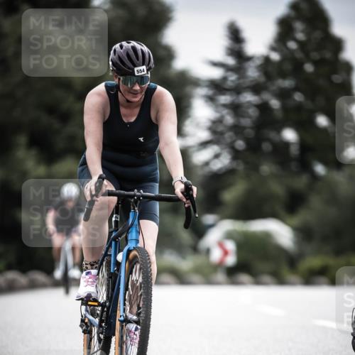 21.06.2026 - 29. Vierlanden-Triathlon H.Heesch http://msf.ph/oto/9882470 21.06.2026 10:34:37 Radfahren 92, 166, 178, 350, 363, 414, 554, 560 meine-sportfotos.de