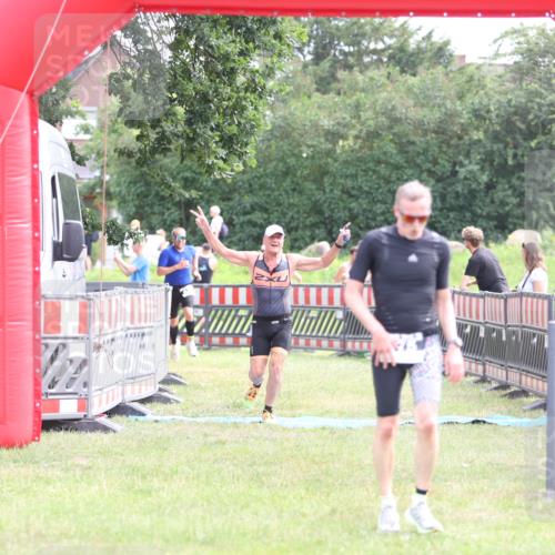 21.06.2026 - 29. Vierlanden-Triathlon Andreas Tolksdorf http://msf.ph/oto/9882473 21.06.2026 11:23:06 Ziel 443, 471, 475, 443, 471, 475 meine-sportfotos.de