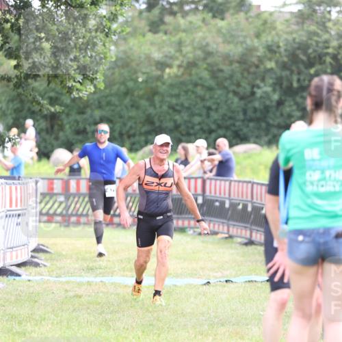 21.06.2026 - 29. Vierlanden-Triathlon Andreas Tolksdorf http://msf.ph/oto/9882538 21.06.2026 11:23:08 Ziel 443, 471, 475, 443, 471, 475 meine-sportfotos.de