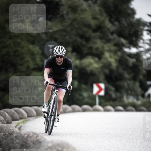 21.06.2026 - 29. Vierlanden-Triathlon H.Heesch http://msf.ph/oto/9882548 21.06.2026 10:34:39 Radfahren 166, 178, 219, 350, 363, 414, 554, 560 meine-sportfotos.de
