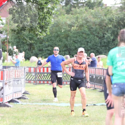21.06.2026 - 29. Vierlanden-Triathlon Andreas Tolksdorf http://msf.ph/oto/9882558 21.06.2026 11:23:09 Ziel 443, 471, 443, 471 meine-sportfotos.de