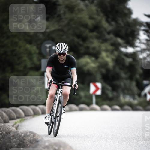 21.06.2026 - 29. Vierlanden-Triathlon H.Heesch http://msf.ph/oto/9882571 21.06.2026 10:34:39 Radfahren 166, 178, 219, 350, 363, 414, 554, 560 meine-sportfotos.de