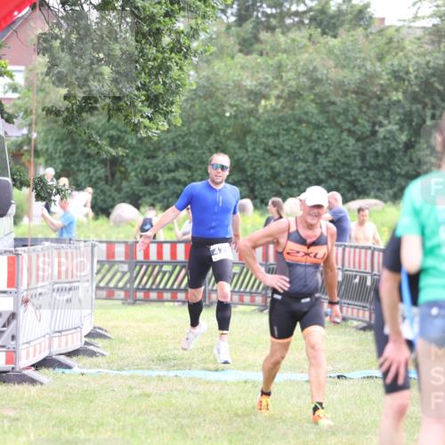 21.06.2026 - 29. Vierlanden-Triathlon Andreas Tolksdorf http://msf.ph/oto/9882582 21.06.2026 11:23:09 Ziel 443, 471, 443, 471 meine-sportfotos.de