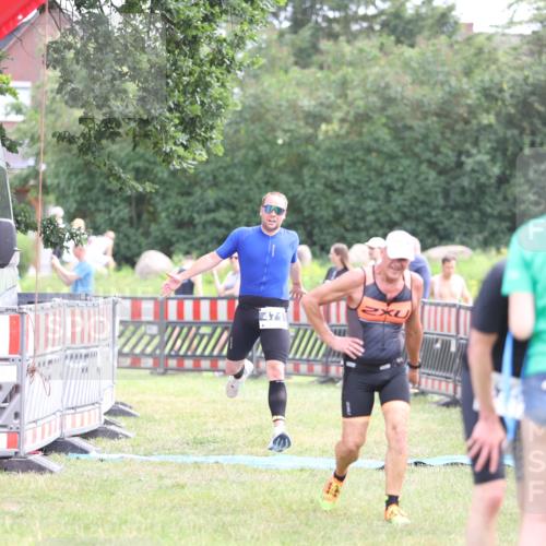 21.06.2026 - 29. Vierlanden-Triathlon Andreas Tolksdorf http://msf.ph/oto/9882587 21.06.2026 11:23:09 Ziel 443, 471, 443, 471 meine-sportfotos.de