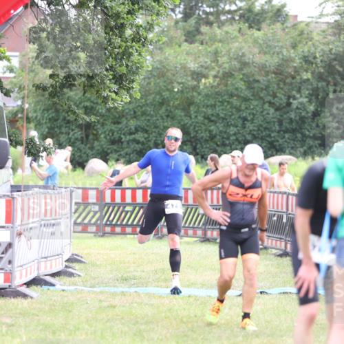 21.06.2026 - 29. Vierlanden-Triathlon Andreas Tolksdorf http://msf.ph/oto/9882594 21.06.2026 11:23:09 Ziel 443, 471, 443, 471 meine-sportfotos.de