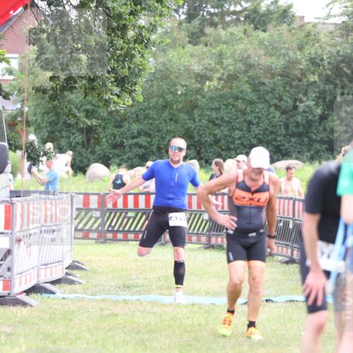 21.06.2026 - 29. Vierlanden-Triathlon Andreas Tolksdorf http://msf.ph/oto/9882602 21.06.2026 11:23:09 Ziel 443, 471, 443, 471 meine-sportfotos.de