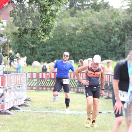 21.06.2026 - 29. Vierlanden-Triathlon Andreas Tolksdorf http://msf.ph/oto/9882609 21.06.2026 11:23:09 Ziel 443, 471, 443, 471 meine-sportfotos.de