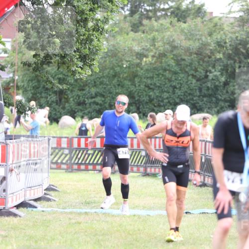 21.06.2026 - 29. Vierlanden-Triathlon Andreas Tolksdorf http://msf.ph/oto/9882617 21.06.2026 11:23:09 Ziel 443, 471, 443, 471 meine-sportfotos.de