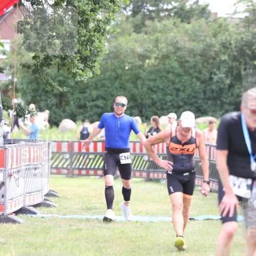 21.06.2026 - 29. Vierlanden-Triathlon Andreas Tolksdorf http://msf.ph/oto/9882624 21.06.2026 11:23:09 Ziel 443, 471, 443, 471 meine-sportfotos.de