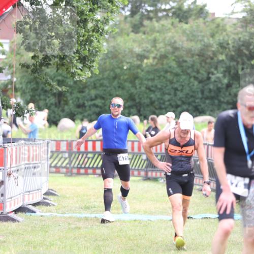 21.06.2026 - 29. Vierlanden-Triathlon Andreas Tolksdorf http://msf.ph/oto/9882631 21.06.2026 11:23:09 Ziel 443, 471, 443, 471 meine-sportfotos.de