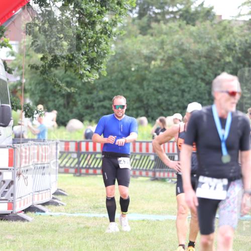 21.06.2026 - 29. Vierlanden-Triathlon Andreas Tolksdorf http://msf.ph/oto/9882657 21.06.2026 11:23:11 Ziel 443, 471, 625, 443, 471, 625 meine-sportfotos.de