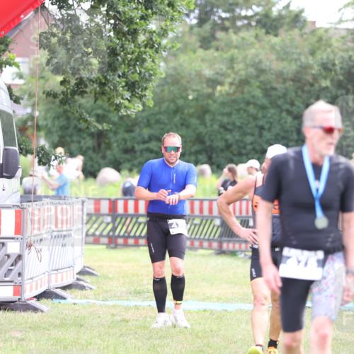 21.06.2026 - 29. Vierlanden-Triathlon Andreas Tolksdorf http://msf.ph/oto/9882662 21.06.2026 11:23:11 Ziel 443, 471, 625, 443, 471, 625 meine-sportfotos.de