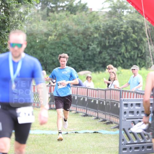 21.06.2026 - 29. Vierlanden-Triathlon Andreas Tolksdorf http://msf.ph/oto/9882687 21.06.2026 11:23:21 Ziel 625, 625 meine-sportfotos.de