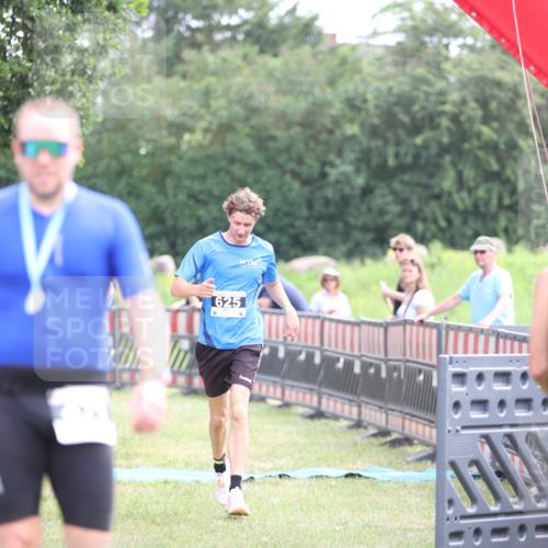 21.06.2026 - 29. Vierlanden-Triathlon Andreas Tolksdorf http://msf.ph/oto/9882733 21.06.2026 11:23:21 Ziel 625, 625 meine-sportfotos.de