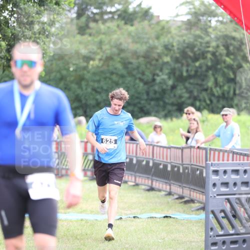 21.06.2026 - 29. Vierlanden-Triathlon Andreas Tolksdorf http://msf.ph/oto/9882748 21.06.2026 11:23:21 Ziel 625, 625 meine-sportfotos.de