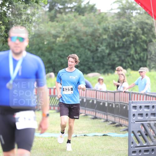 21.06.2026 - 29. Vierlanden-Triathlon Andreas Tolksdorf http://msf.ph/oto/9882775 21.06.2026 11:23:21 Ziel 625, 625 meine-sportfotos.de
