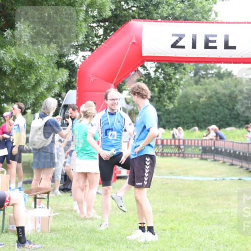 21.06.2026 - 29. Vierlanden-Triathlon Andreas Tolksdorf http://msf.ph/oto/9882828 21.06.2026 11:23:32 Ziel  meine-sportfotos.de